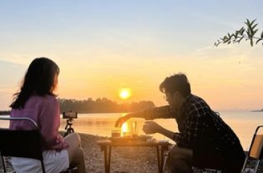 Khẽ chạm camp art