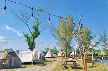 Khẽ chạm camp art