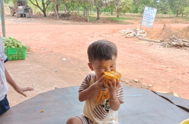 Khẽ chạm camp art